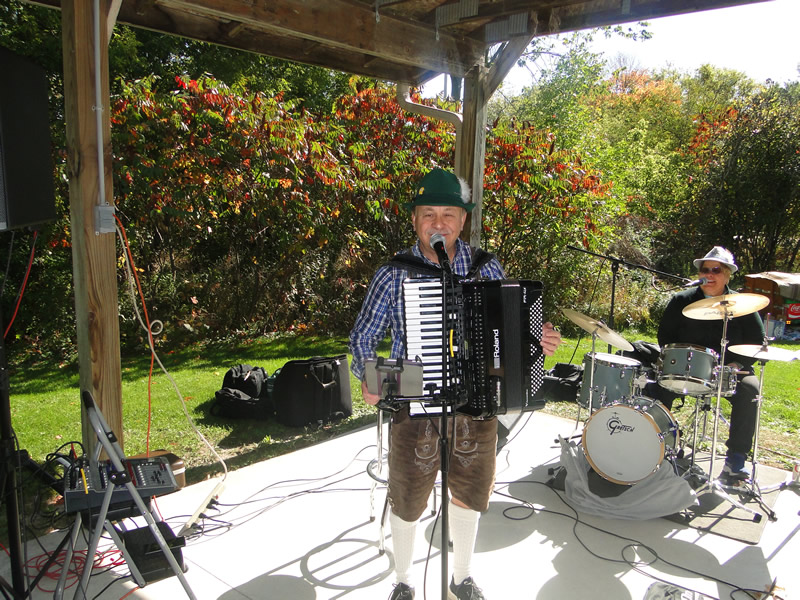 https://www.dundeemill.org/pictures/Oktoberfest2023/DSC07565.jpg