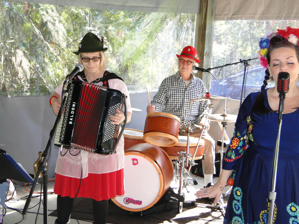 https://www.dundeemill.org/pictures/Oktoberfest2026/DSC08202.jpg